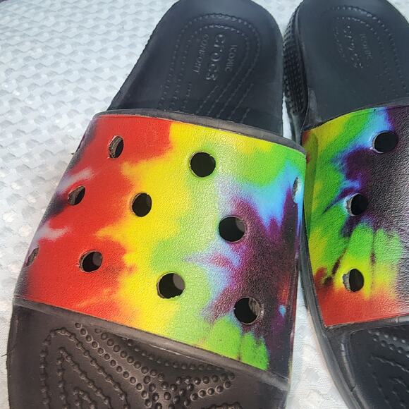 CROCS EUC WOMENS SZ 7 CLASSIC TIE DYE GRAPHIC SLIDES SANDALS SLIPONS - Picture 3 of 6